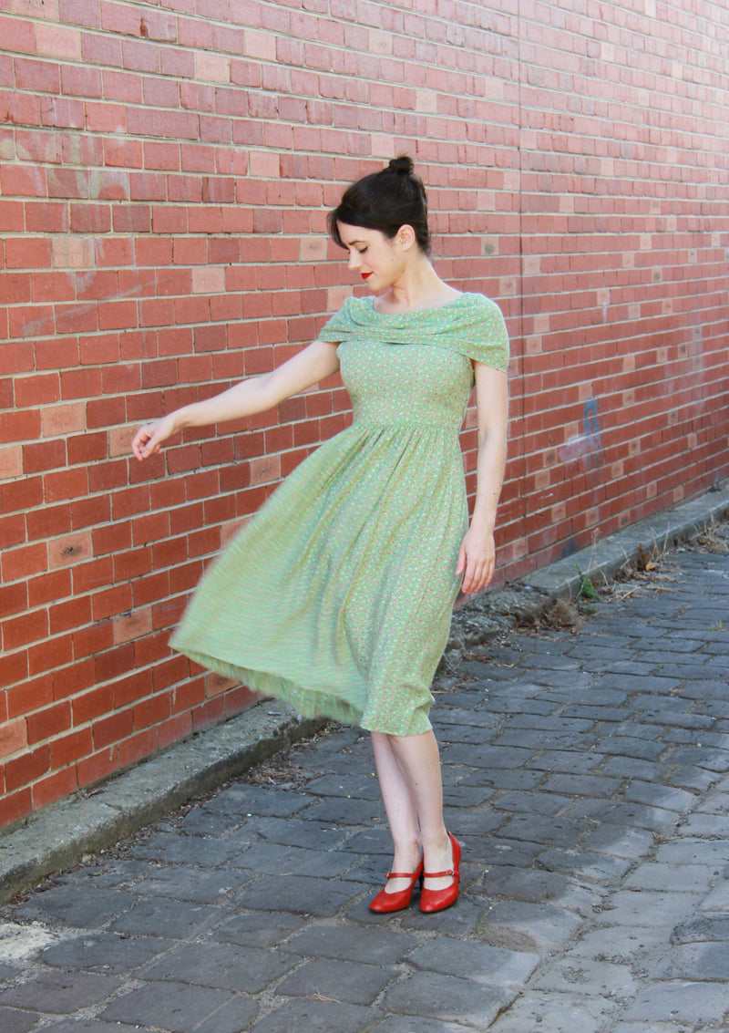 Vintage 1940s Green Daisy Floral Dress / S Sarah & Ludo Vintage 1940s Green Daisy Floral Dress / S Sarah & Ludo