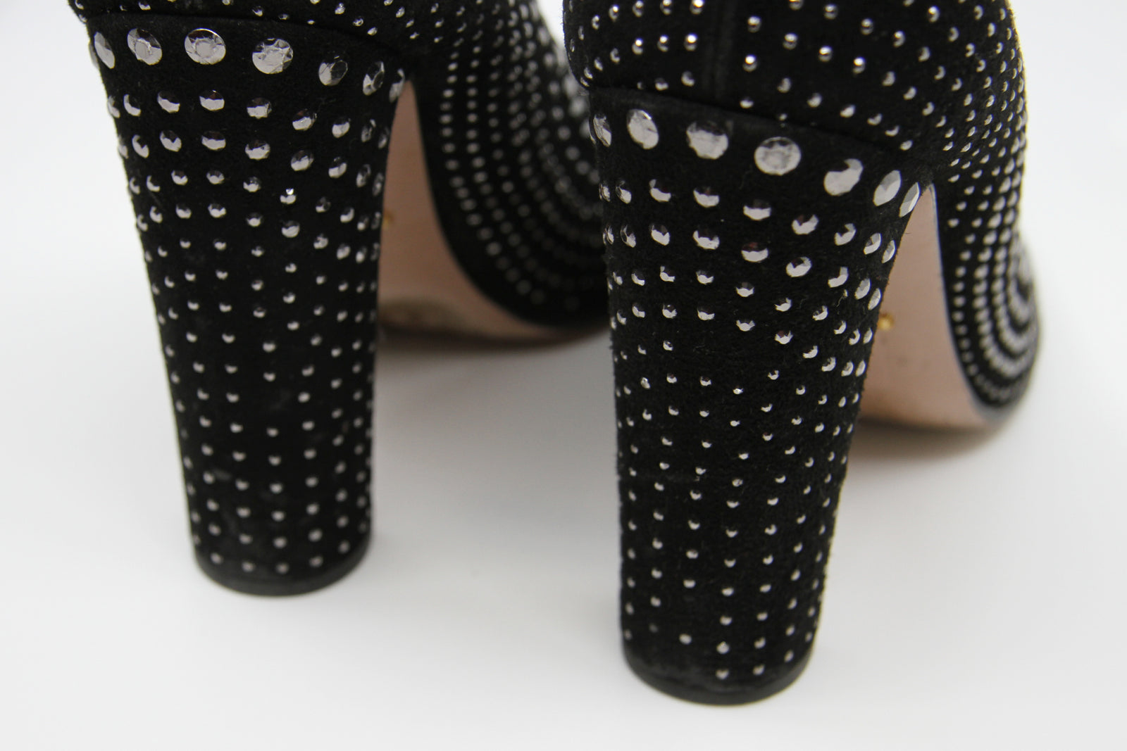 PRADA ドットのハイヒール PRADA Designer Black Suede Studded Heels / 39 – Sarah & Ludo